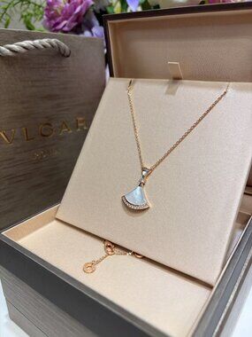 Bvlgari Divas’ Dream Mother of Pearl Rose Gold Necklace